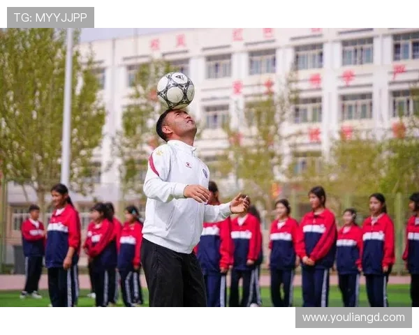 足球星天使闪耀绿茵逐梦未来点亮年轻心灵激情燃烧岁月